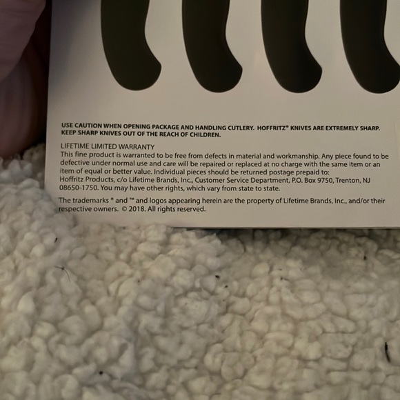 Retails for $58 4-piece steak knife set - Picture 8 of 9